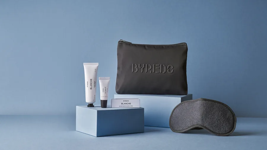 Neceser de BYREDO para la Business Class de Singapore Airlines con Blanche Eau de Parfum